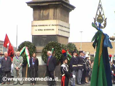 Monumento dei Caduti di tutte le guerre durante gli onori delle Autorità Civili e Militari 